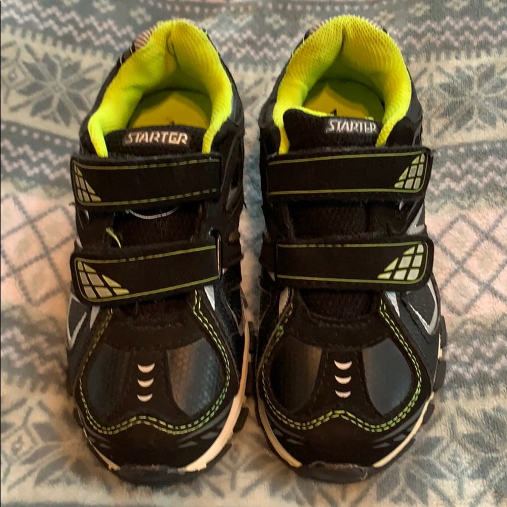 Like New!! Cool boys Starter sneakers. Size 1